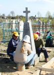 В Доброволе лидеры БРСМ реставрируют памятник М. Урбановичу
