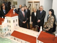 Президент Сербии Томислав Николич в рамках визита в Беларусь посетил замковый комплекс «Мир»