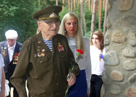 Председатель облисполкома Владимир Кравцов поздравил ветеранов с Днем Независимости