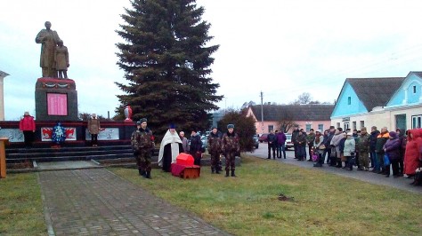 В Порозово с почестями перезахоронили останки погибших советских войнов