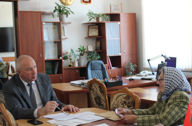 Фото: Прием граждан по личным вопросам и встречу с активом района провел Юрий Караев