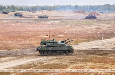 Фото: Belarusian defense minister emphasizes openness, defensive nature of latest army exercise