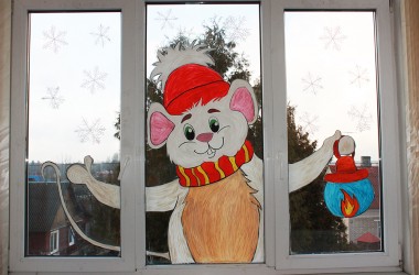 Фото: Смотрите, как в редакции "Свіслацкай газеты" украсили окна к новогодним праздникам