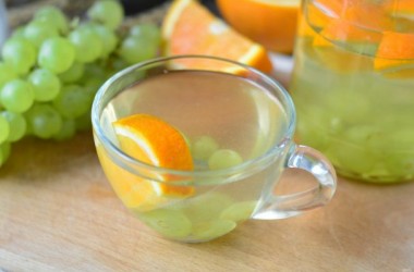 Фото: Рецепт компота из винограда с апельсином