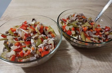Фото: Салат из мяса, огурцов и перца от Людмилы Худик
