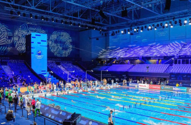 Фото: Белорусские пловцы возвращаются на международную арену с национальной символикой