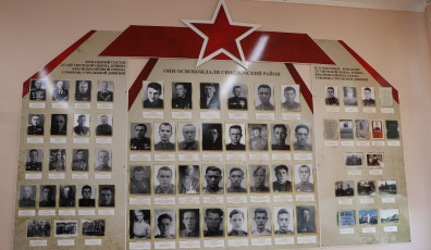 Фото: Наследники героев. Продолжаем наш маршрут памяти, изучая экспозиции музейной комнаты СШ №2 имени Н.П. Массонова