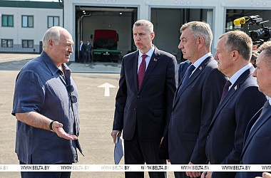 Фото: Александр Лукашенко: райагросервисы должны стать опорными пунктами для отечественных производителей техники