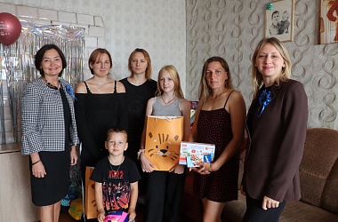 Фото: Акция "Соберем детей в школу": Белорусский союз женщин помогает свислочским школьникам подготовиться к 1 сентября