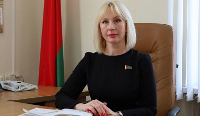 Фото: Поздравление члена Совета Республики Национального собрания Елены Стальбовской с Днем строителя