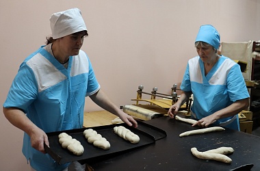 Фото: Как обрабатывают древесину, выпекают хлеб и производят молоко. Рассказываем, чем привлекает промышленный туризм Свислоччины