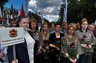 Фото: Память без срока давности: свислочане на митинге-реквиеме в Борках